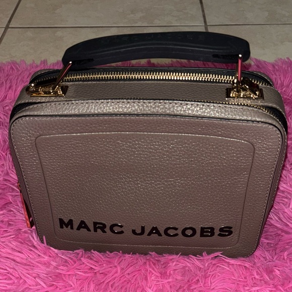 Marc Jacobs The Box Taupe Crossbody with Black Logo - Picture 2 of 6